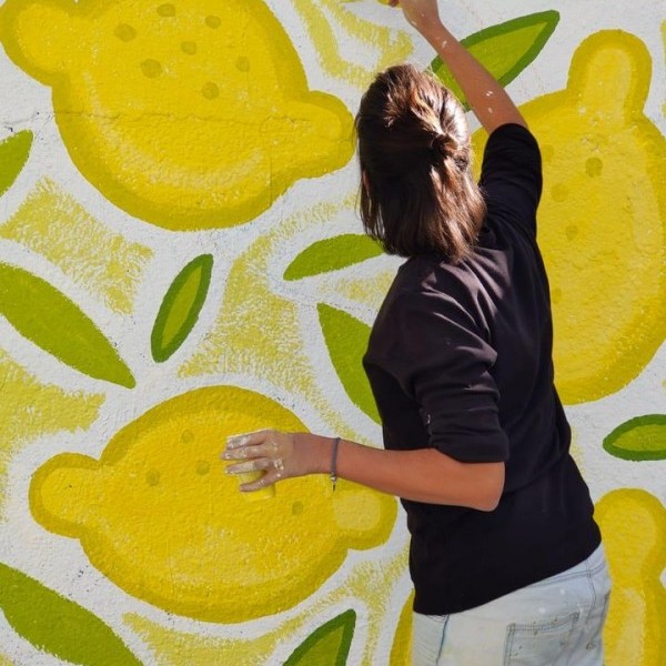 Mural 'Lemon attack' con productos de Pinturas Lepanto
