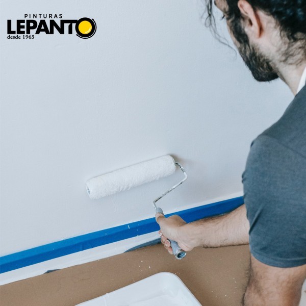 5 pasos para pintar azulejos de baño con éxito