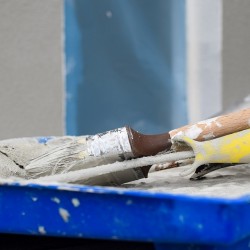 Cómo arreglar una pared mal pintada